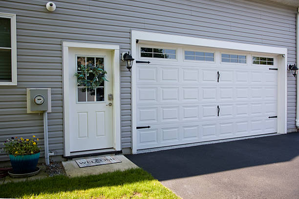 24/7 Emergency Garage Door Panel Replacement experts in Trafalgar, IN